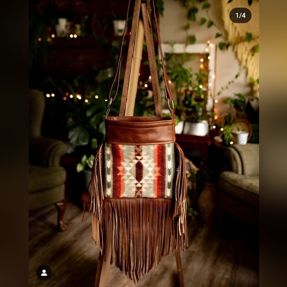 Western Glam X Boho Chic Crossbody Messenger Bag - High Qualuty Leather - Picture 1 of 9